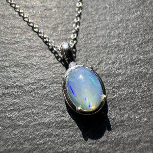 Pendant Opal natural in silver on a chain